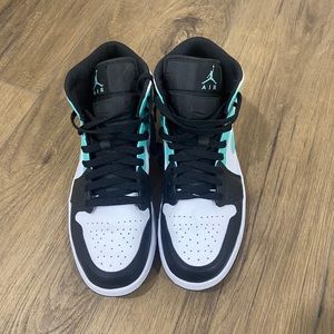 Jordan 1 mids